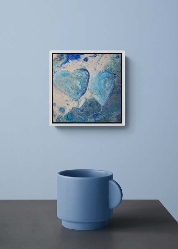 Ein Hauch von Herz - 20 x 20 cm - Acryl mit Strukturen auf Leinwand - 2025 - Raumbeispiel